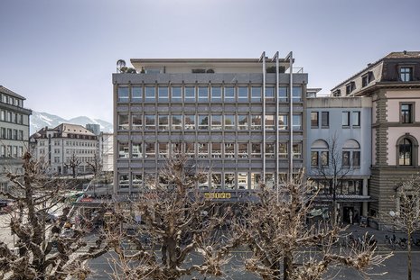 Carlo Bernasconi AG, Fassade, Calanca Gneis