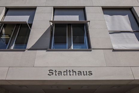 J. & A. Kuster Steinbrüche AG Bäch, Fassade, Bollinger-Lehholz
