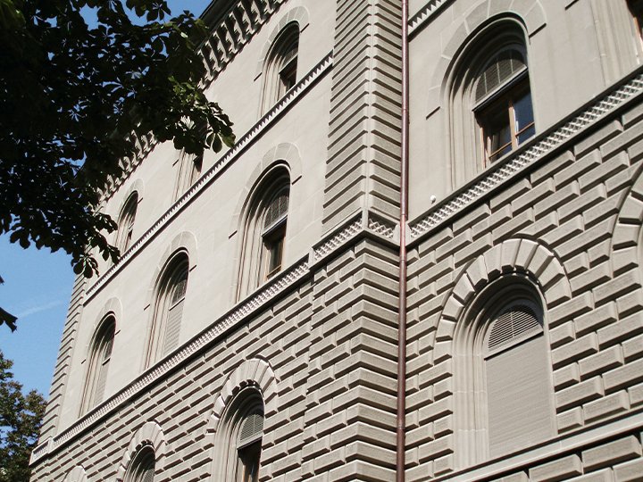 Berner Bundeshaus: Sandsteinfassade an historischem Gebäude